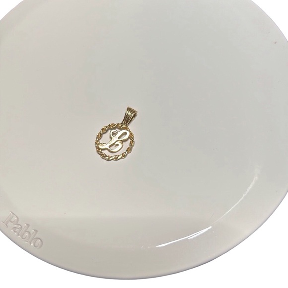 Solid 14k Gold Love Letter Initial L Pendant. - Picture 4 of 9